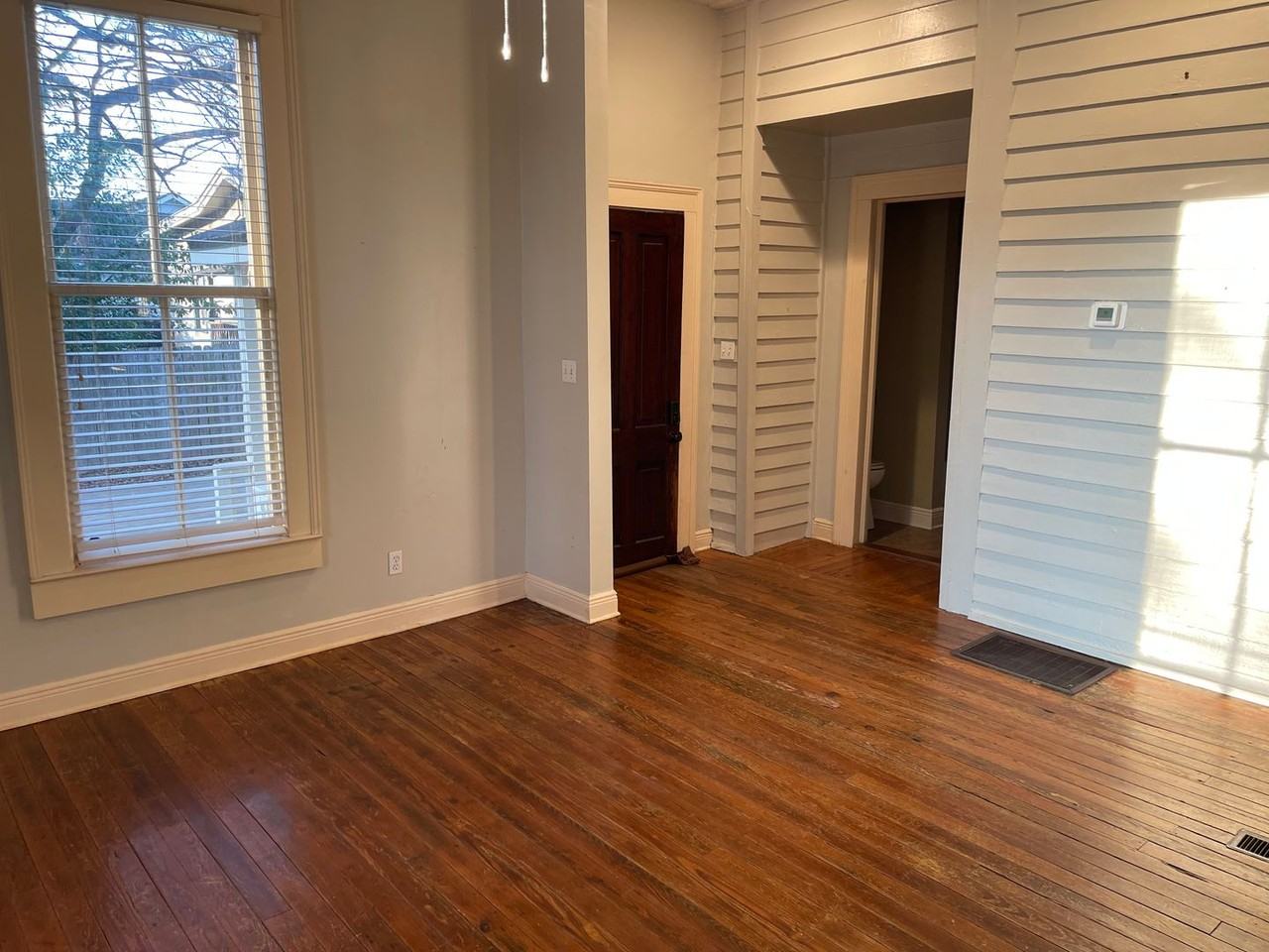 407C S 8th St - Photo 2 of 7