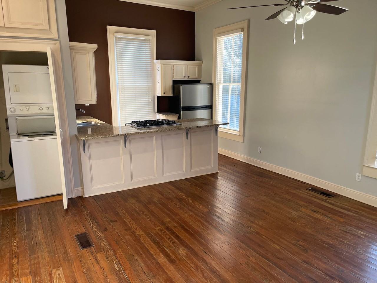 407C S 8th St - Photo 3 of 7