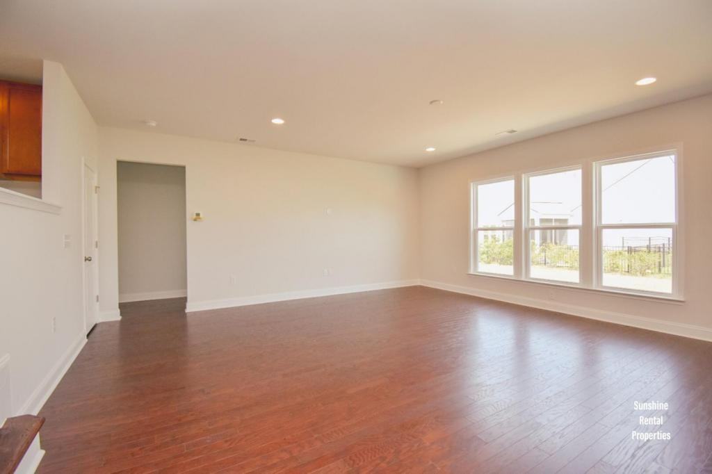 2588 Great Scott Dr - Photo 4 of 13