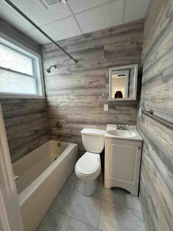 1035 N Main St - Photo 3 of 7