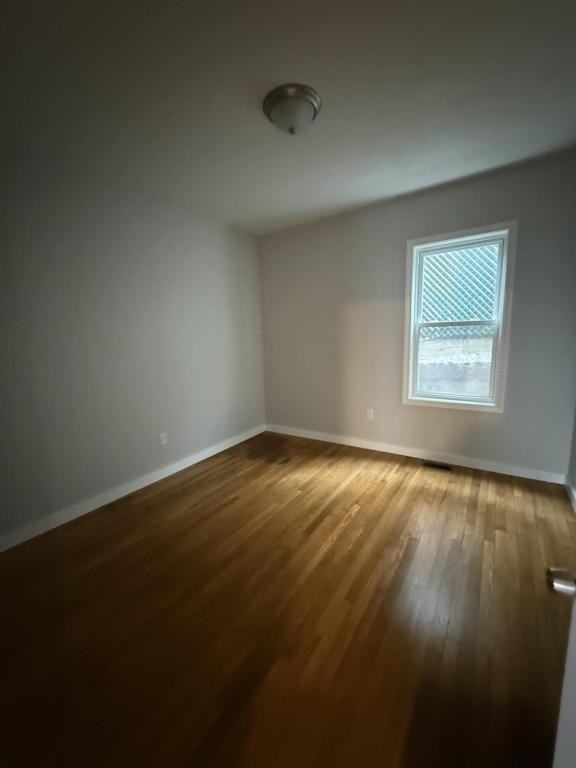 1035 N Main St - Photo 4 of 7