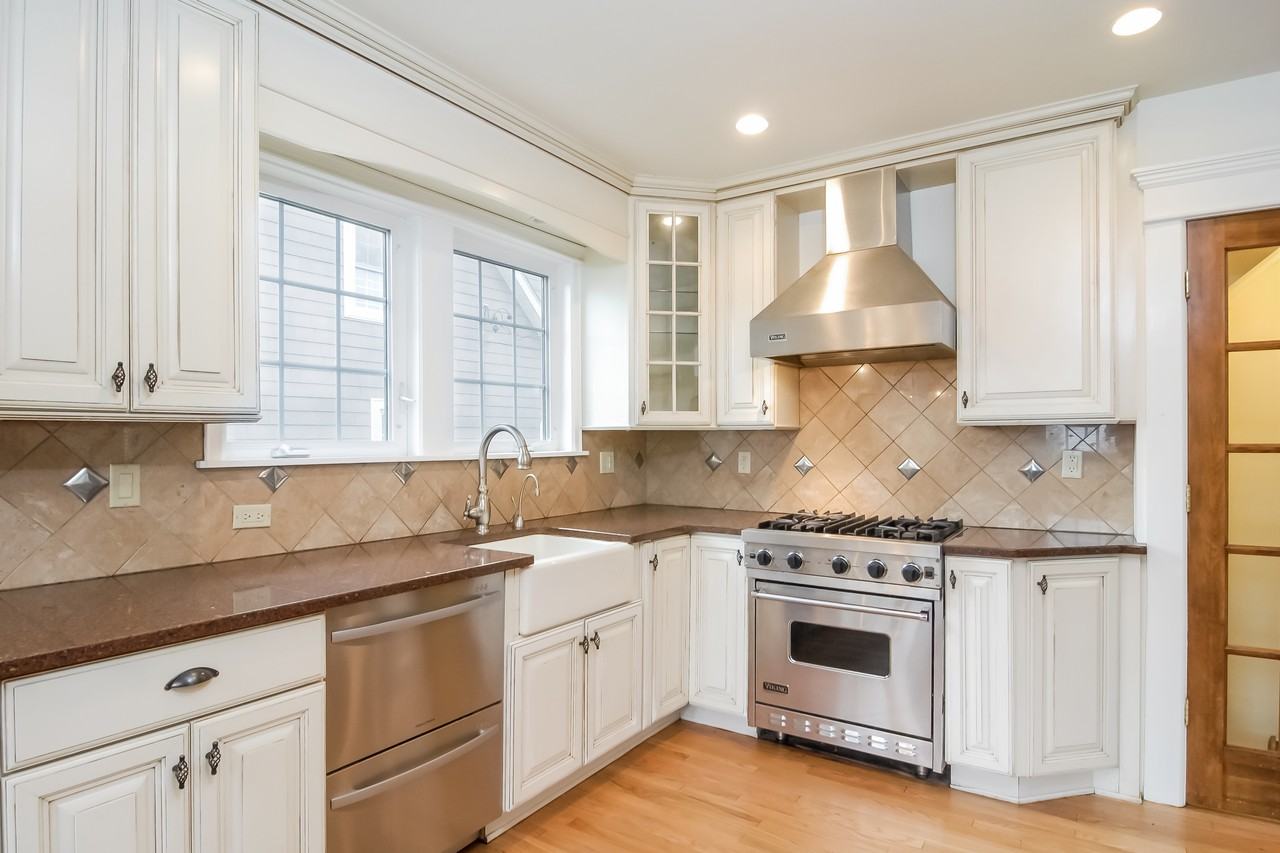 104 Second Ave - Photo 3 of 30