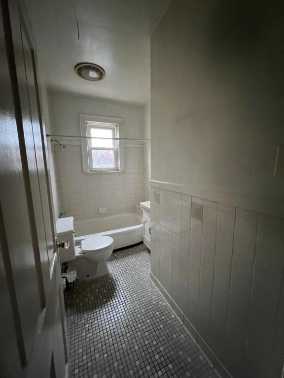 338 W 10th St #4 - Photo 4 of 5