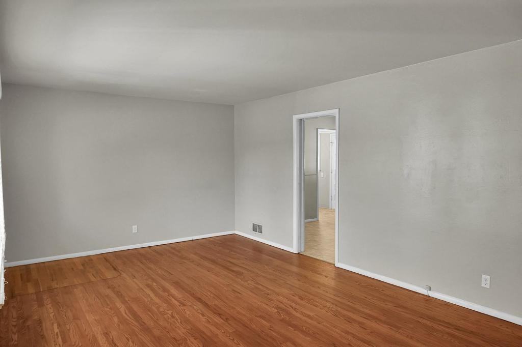 2467 Lafayette Rd - Photo 3 of 16