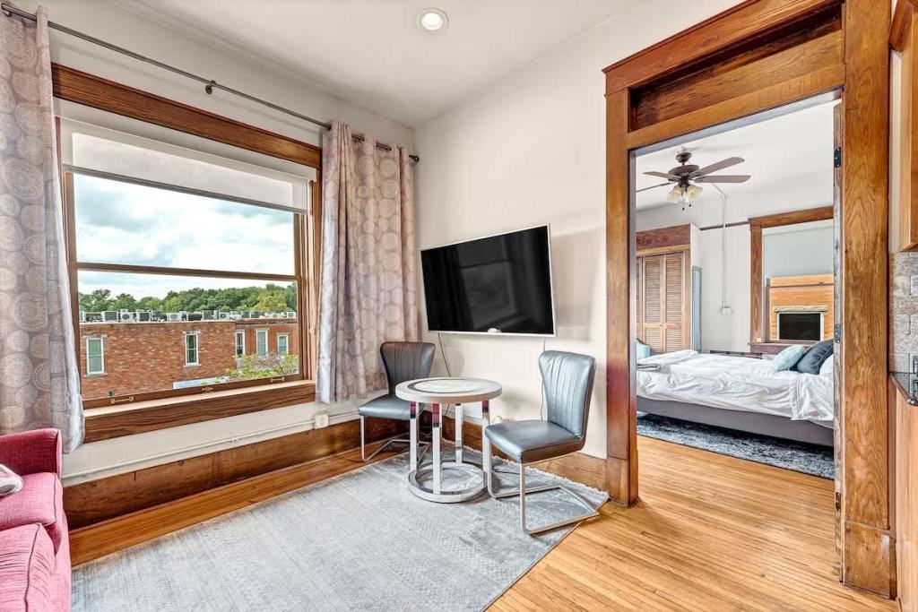 115 E University St - Photo 2 of 17