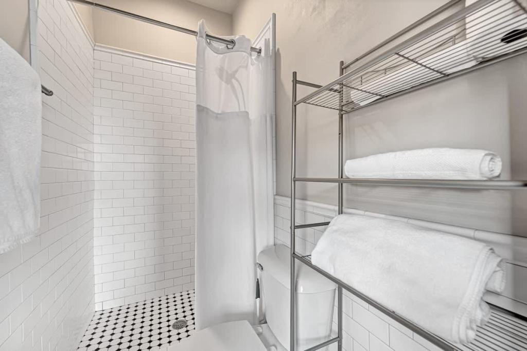 115 E University St - Photo 5 of 17