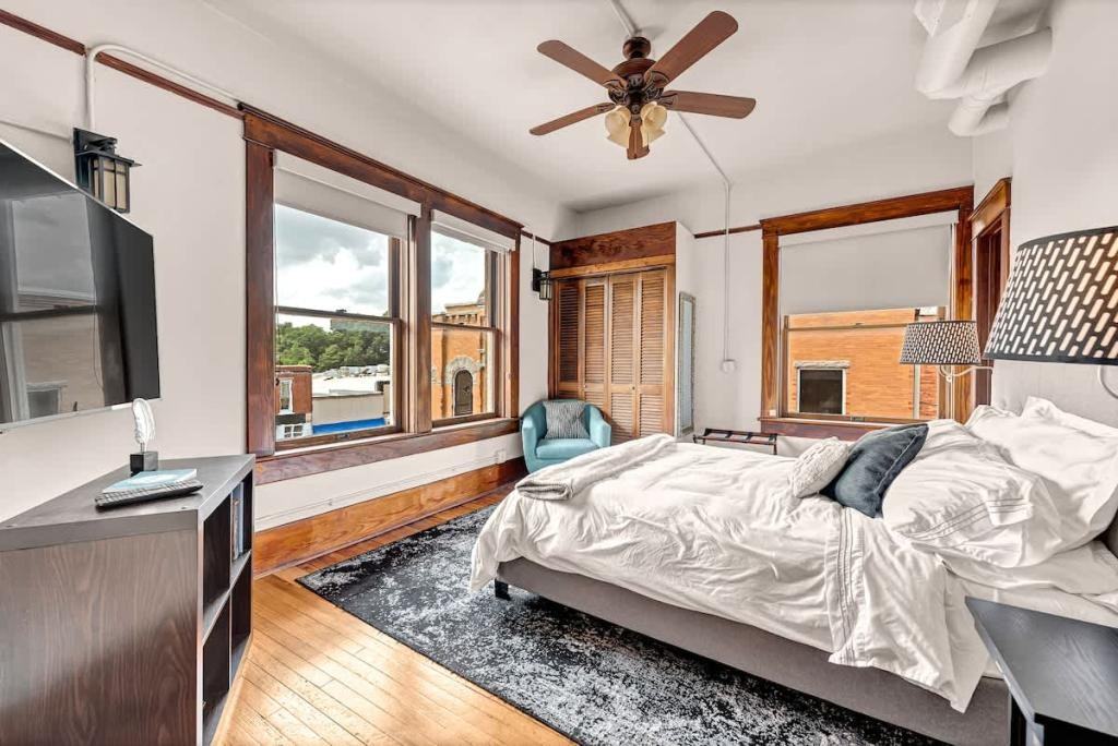 115 E University St - Photo 7 of 17