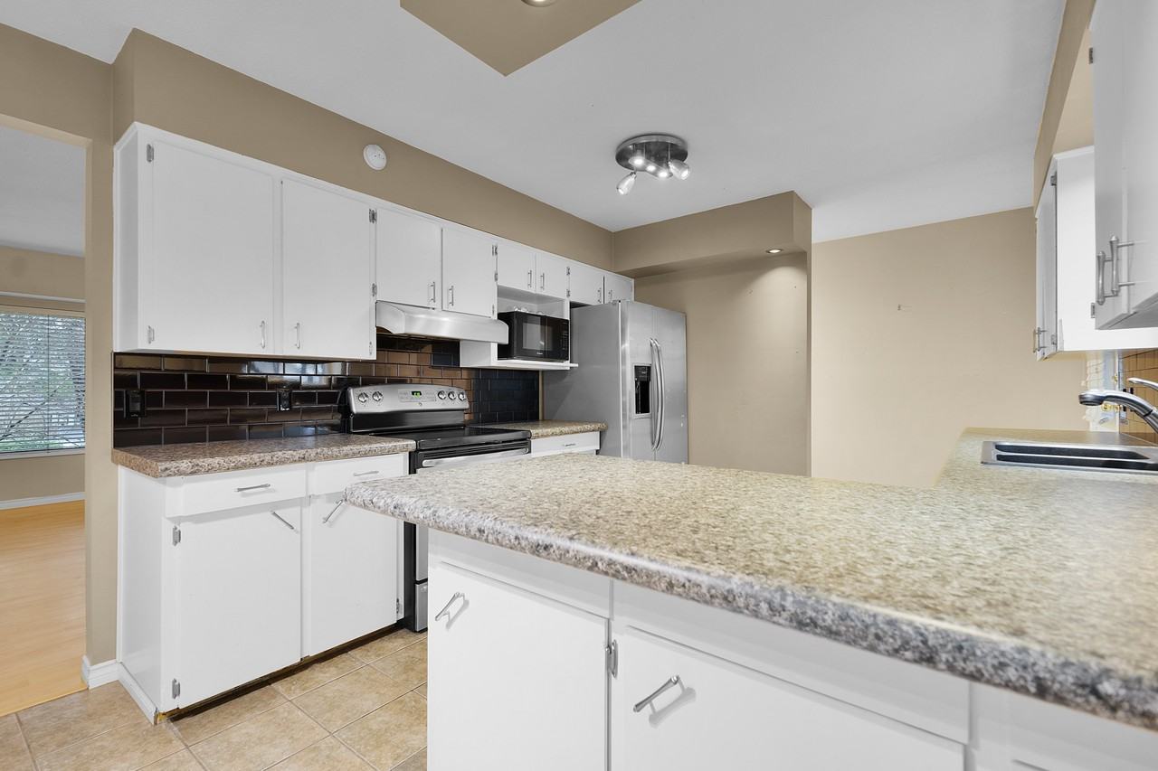 18338 74 Avenue - Photo 3 of 24