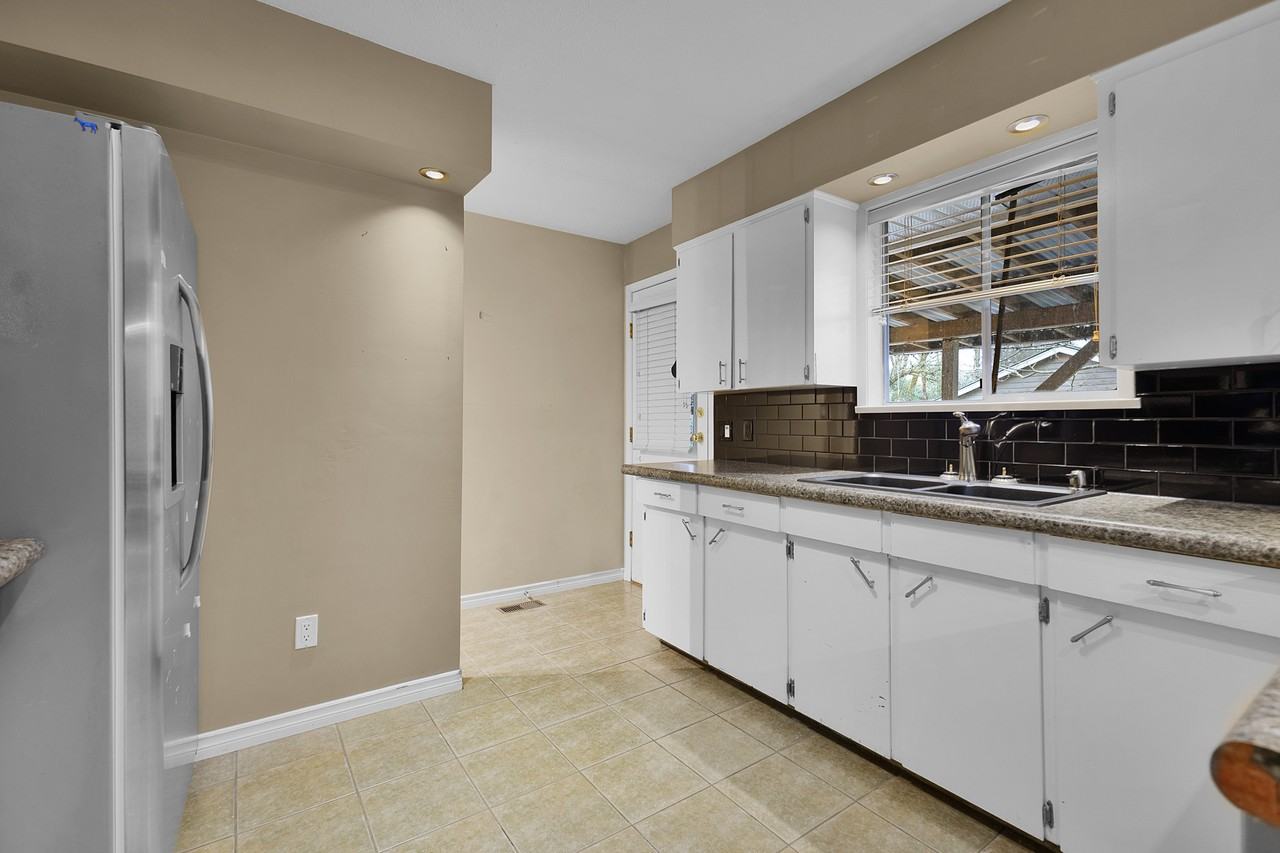 18338 74 Avenue - Photo 2 of 24