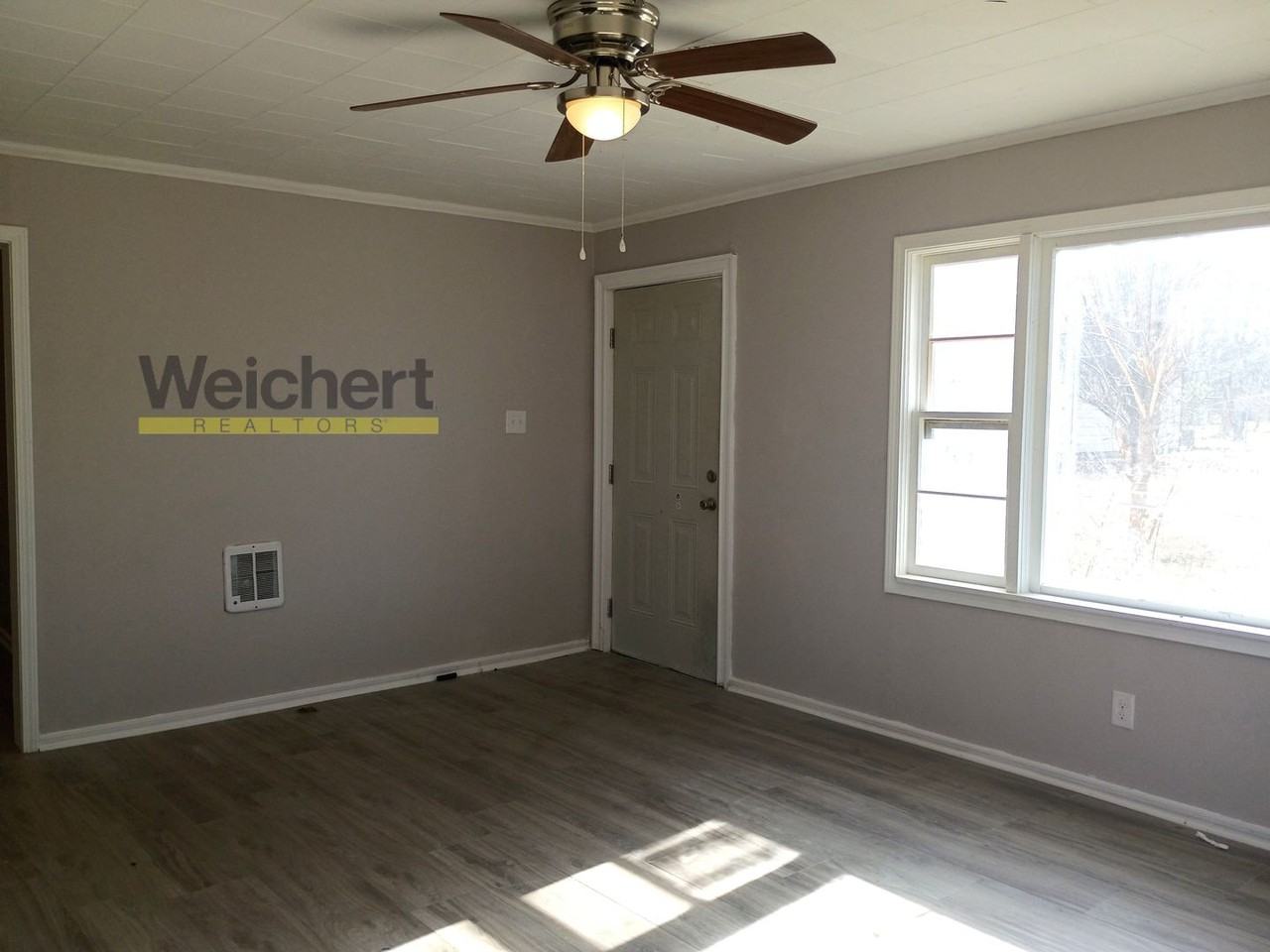 609 N 6 1/2 St - Photo 3 of 10