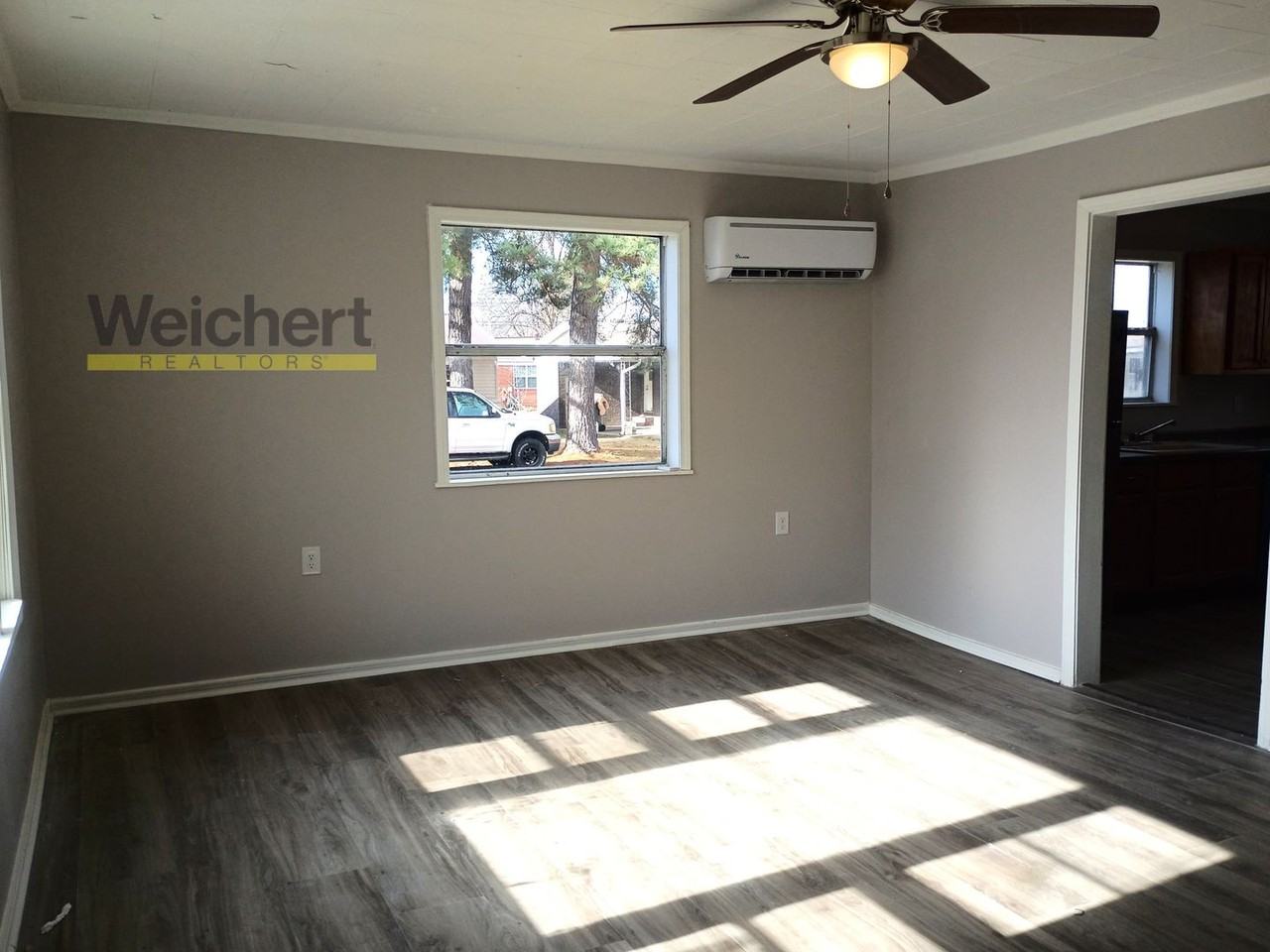 609 N 6 1/2 St - Photo 4 of 10