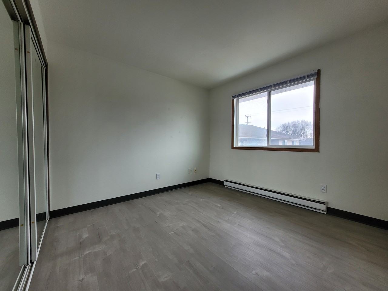 927 Louise St #3 - Photo 7 of 8