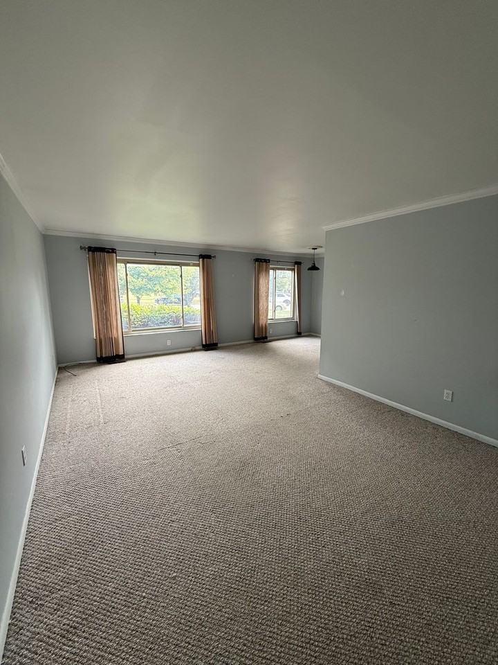 1109 Derby Rd - Photo 5 of 8