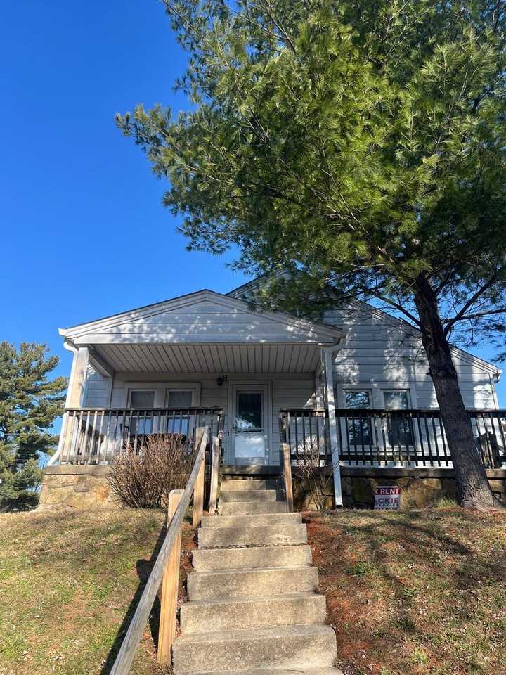 317 E 15th St - Photo 2 of 15