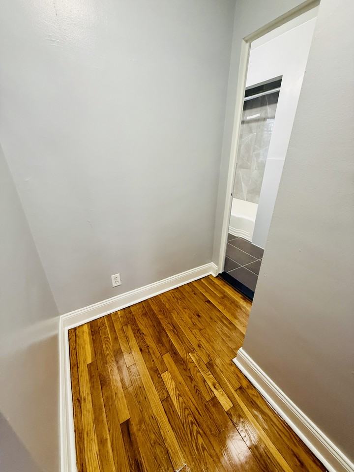 194 Park Ave #5A2 - Photo 4 of 15