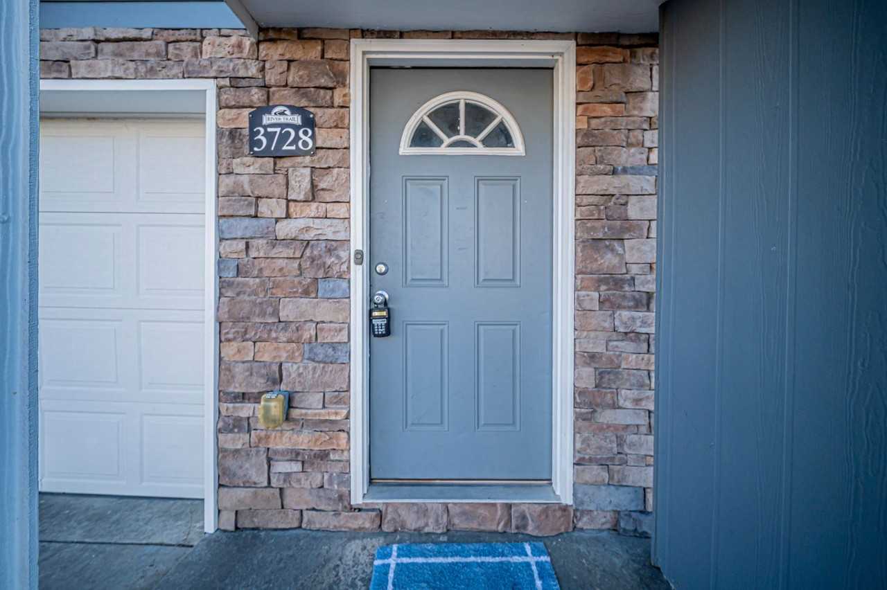 3728 Saddle Horn Trl - Photo 2 of 34