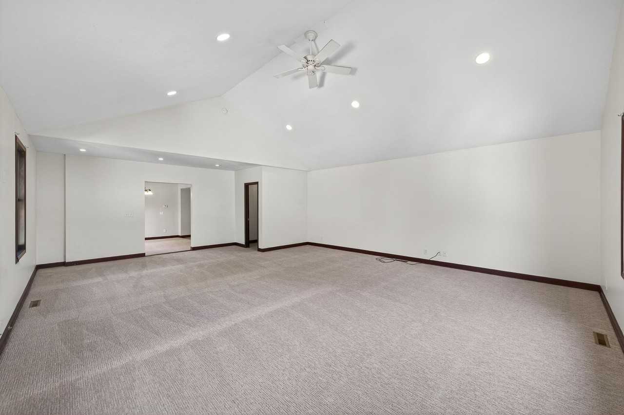 1897 Feronia Ave - Photo 3 of 22