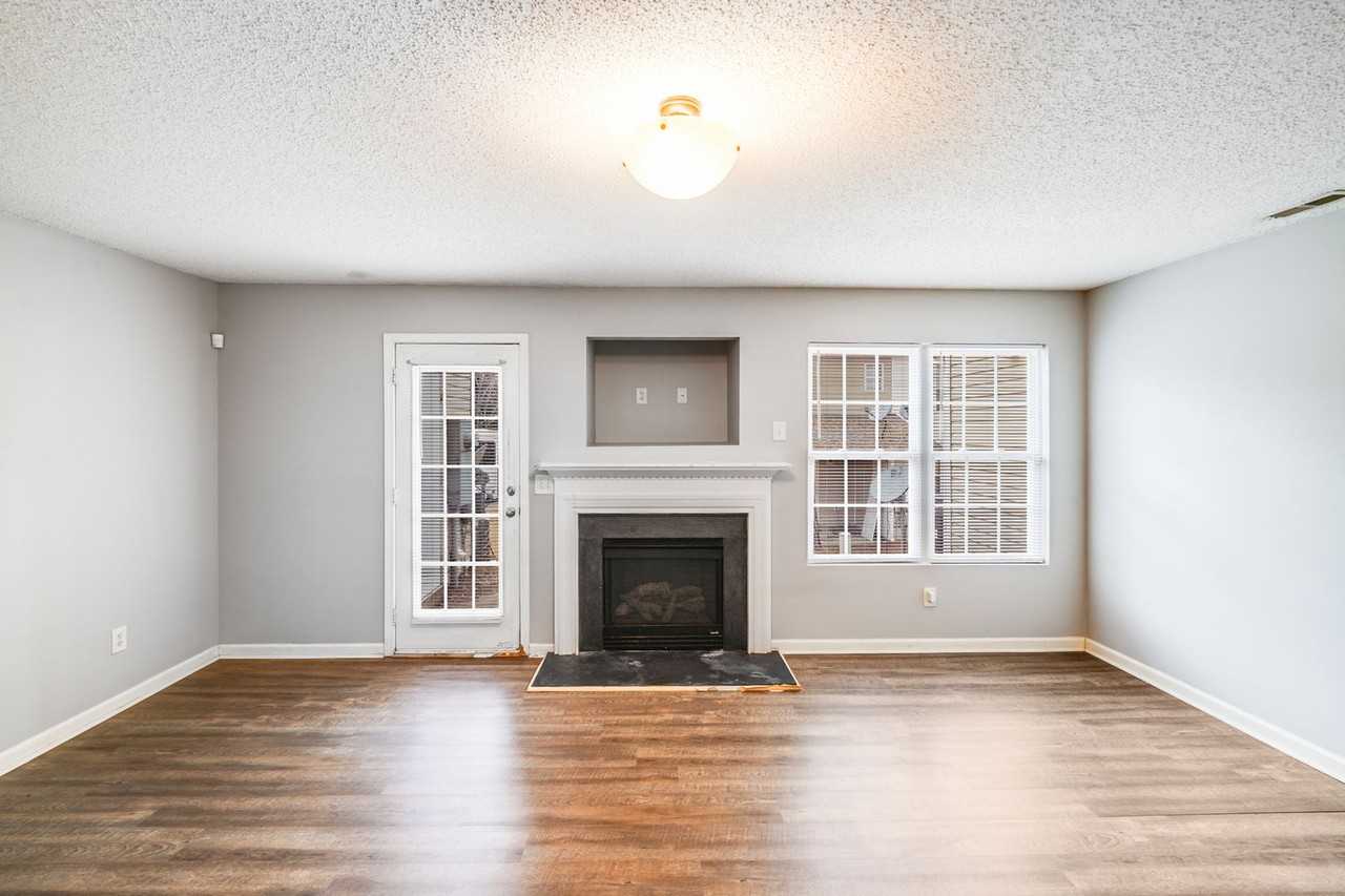 3260 Barons Court Rd - Photo 3 of 28