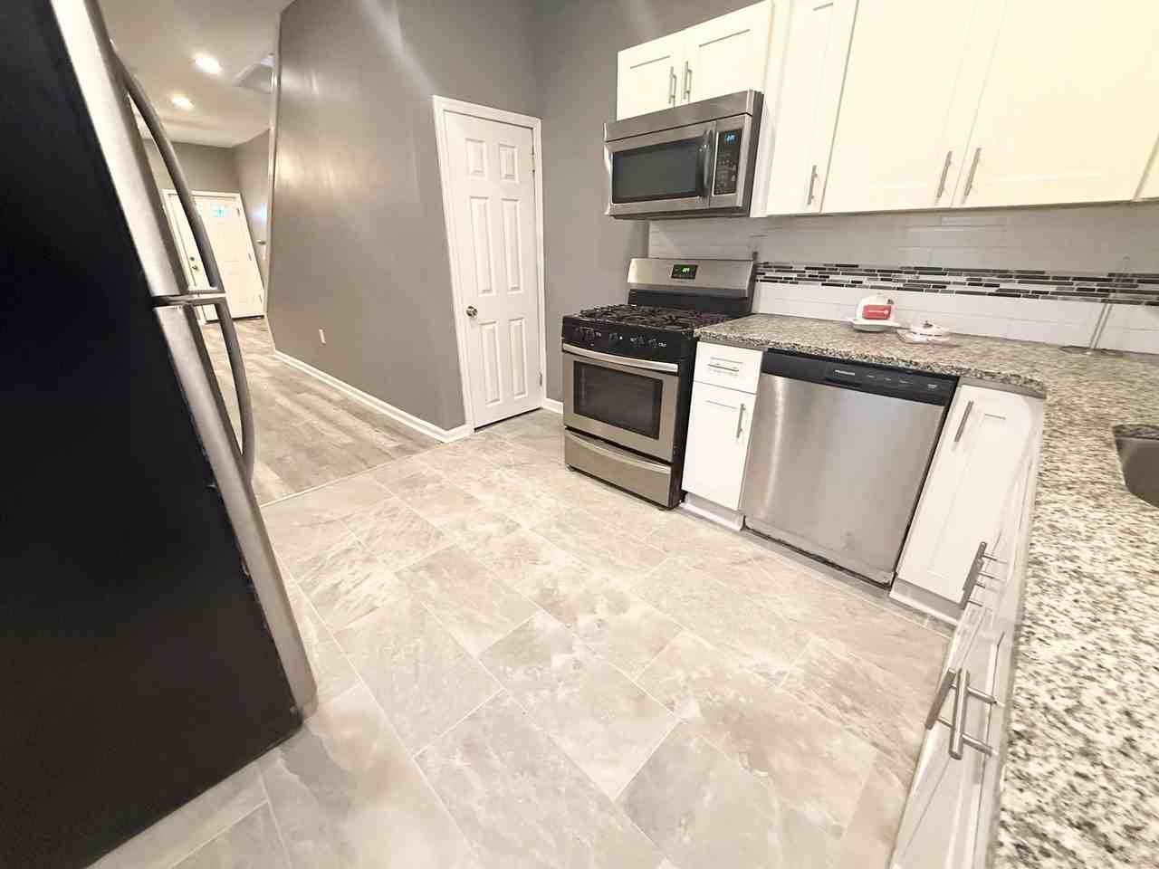 2065 E Atlantic St - Photo 5 of 20