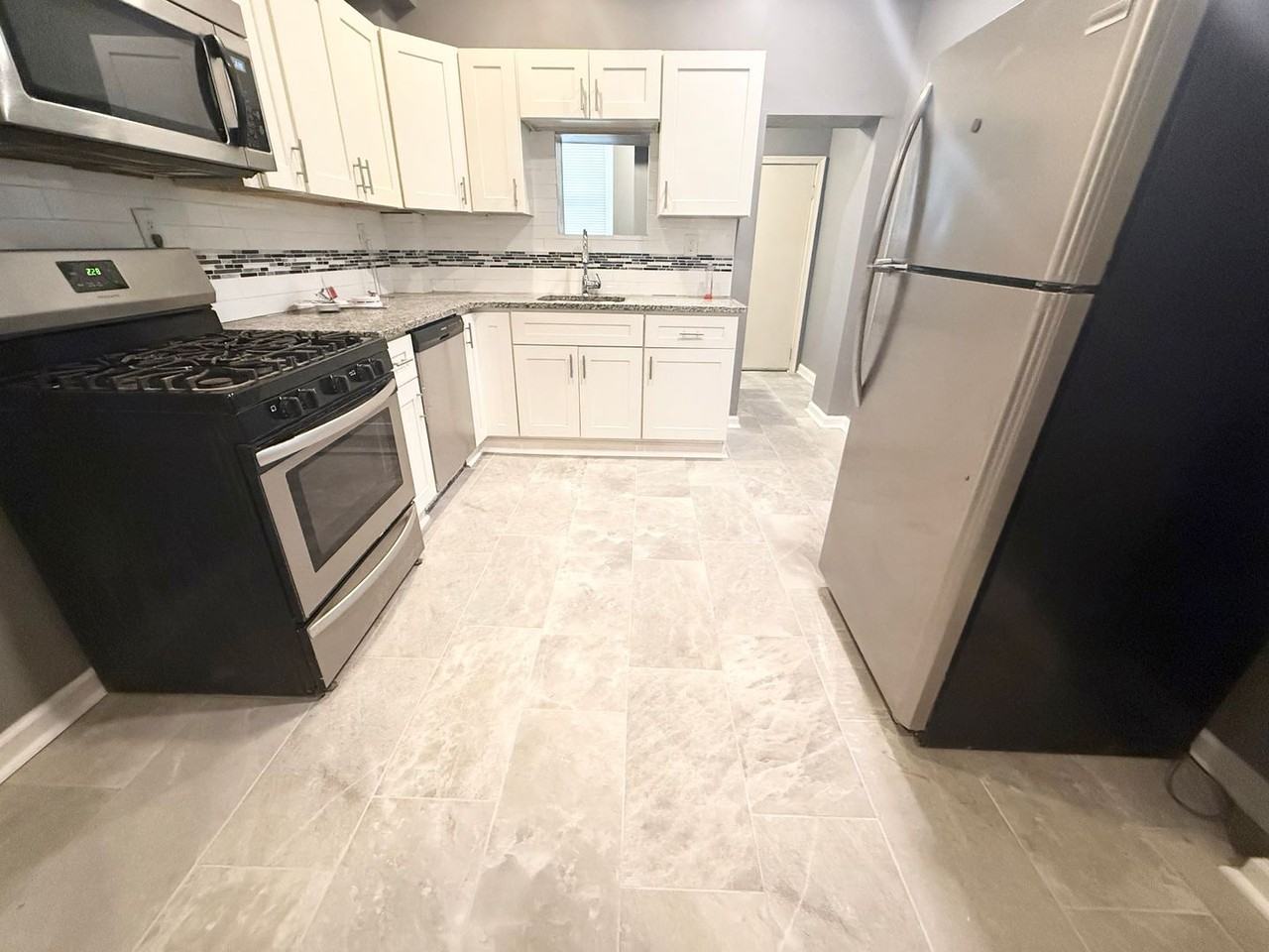 2065 E Atlantic St - Photo 6 of 20