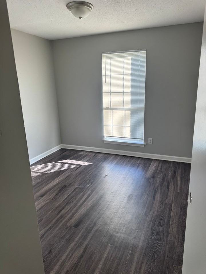 1274 Parkrose Ave - Photo 6 of 10