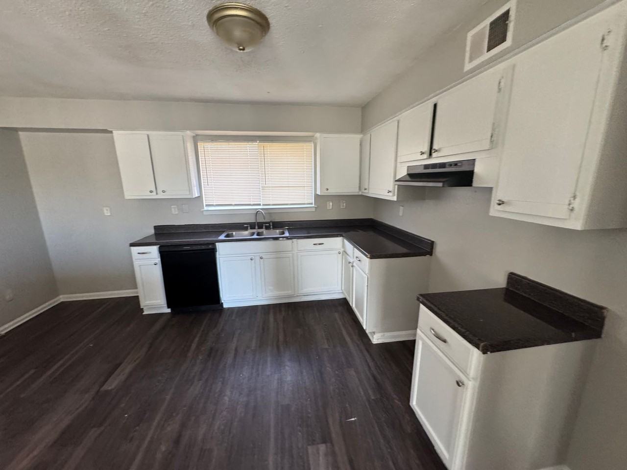 1274 Parkrose Ave - Photo 7 of 10