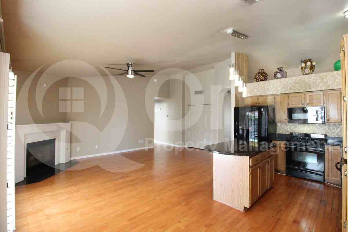 4521 E Saint John Rd - Photo 4 of 24