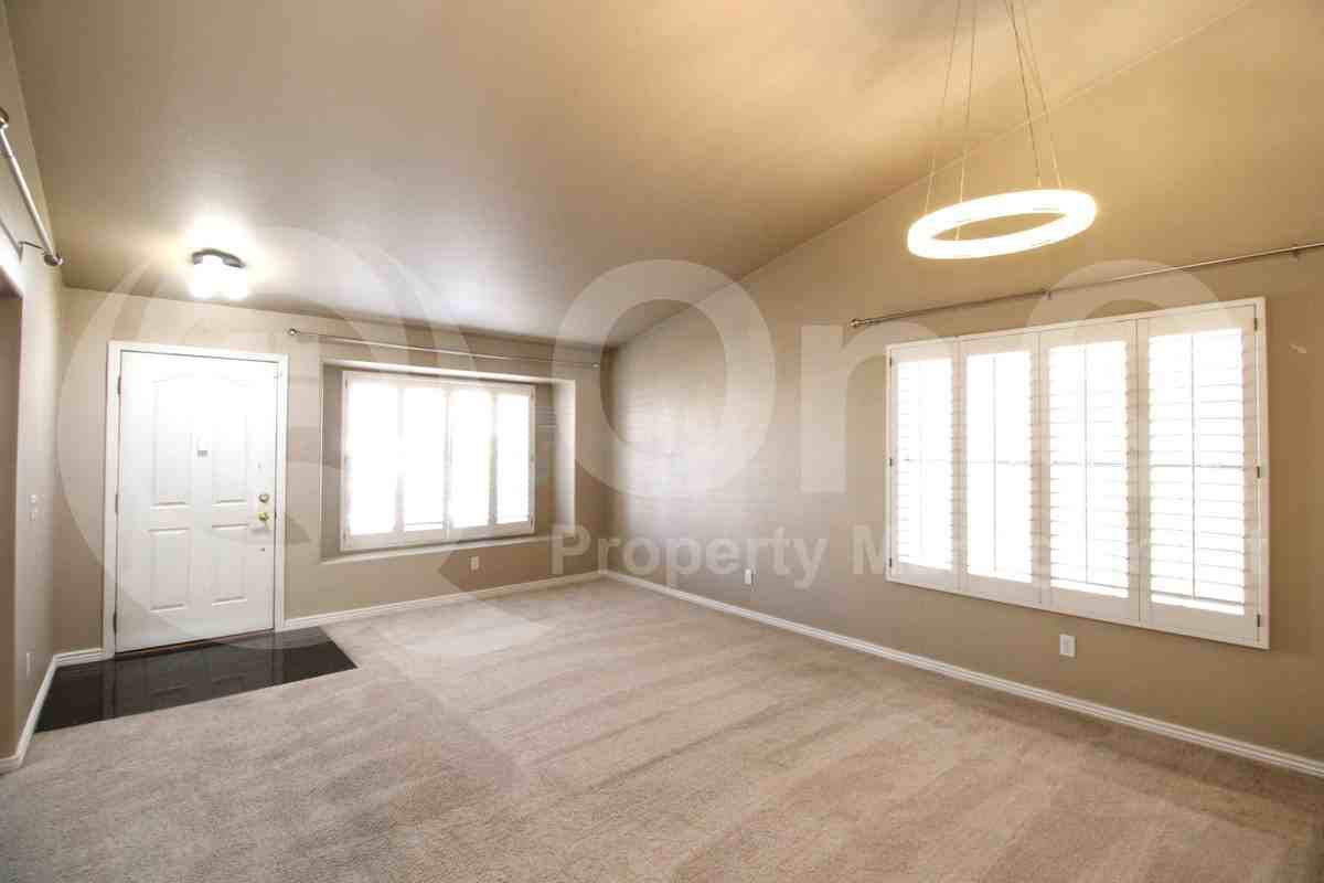 4521 E Saint John Rd - Photo 7 of 24