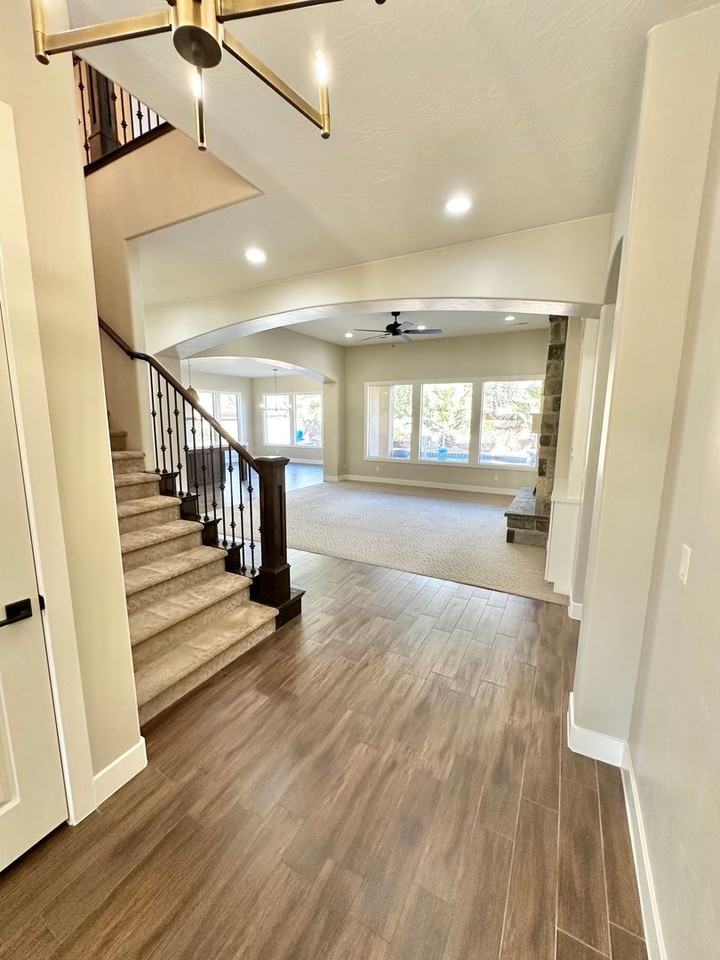 2301 E Crimson Ridge Dr - Photo 7 of 50