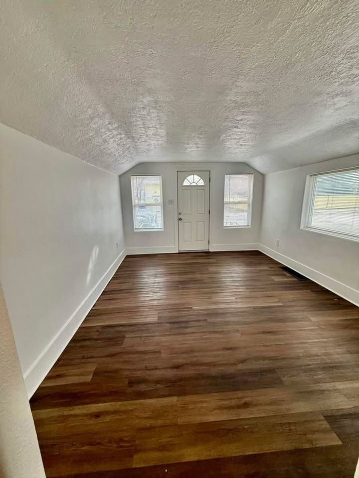 628 W Benton St #628 - Photo 7 of 9