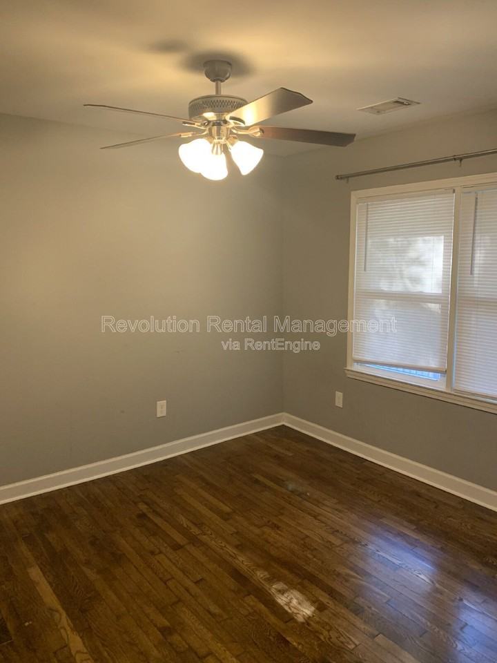 2869 Rockcliff Rd Se - Photo 5 of 17