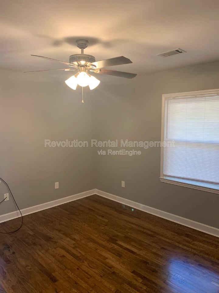 2869 Rockcliff Rd Se - Photo 7 of 17