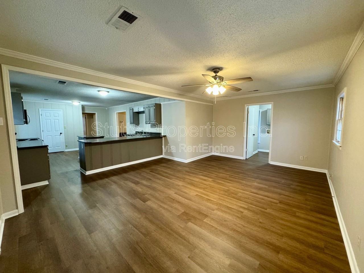 408 Thorne St - Photo 3 of 11