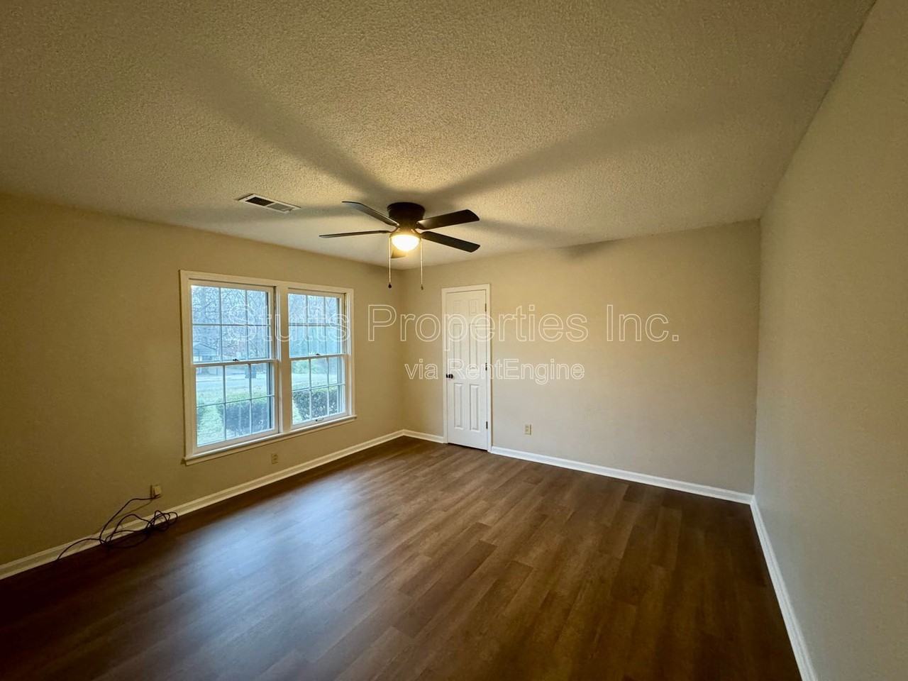 408 Thorne St - Photo 5 of 11