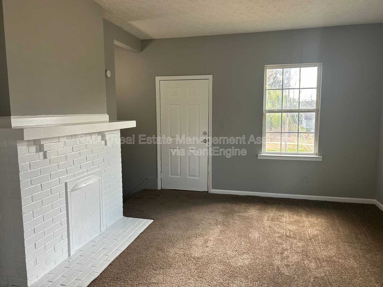 113 W Tinsley St #B - Photo 2 of 8