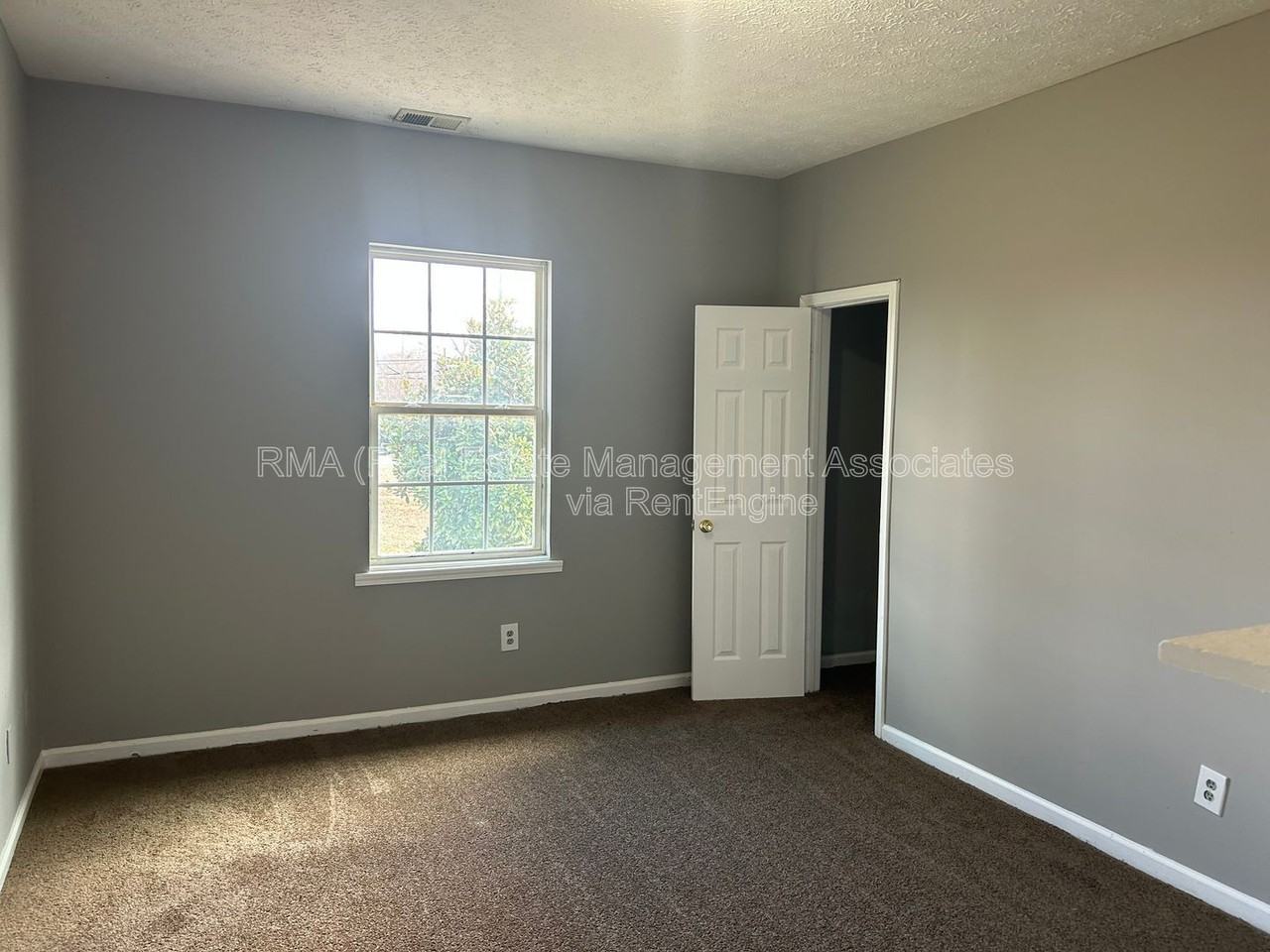 113 W Tinsley St #B - Photo 3 of 8