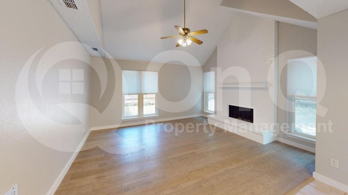 1106 Hyde Park Dr - Photo 6 of 25