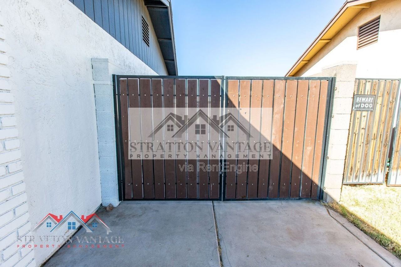 2526 E Juanita Ave - Photo 5 of 35