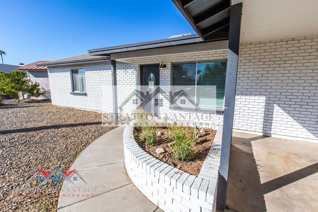 2526 E Juanita Ave - Photo 7 of 35