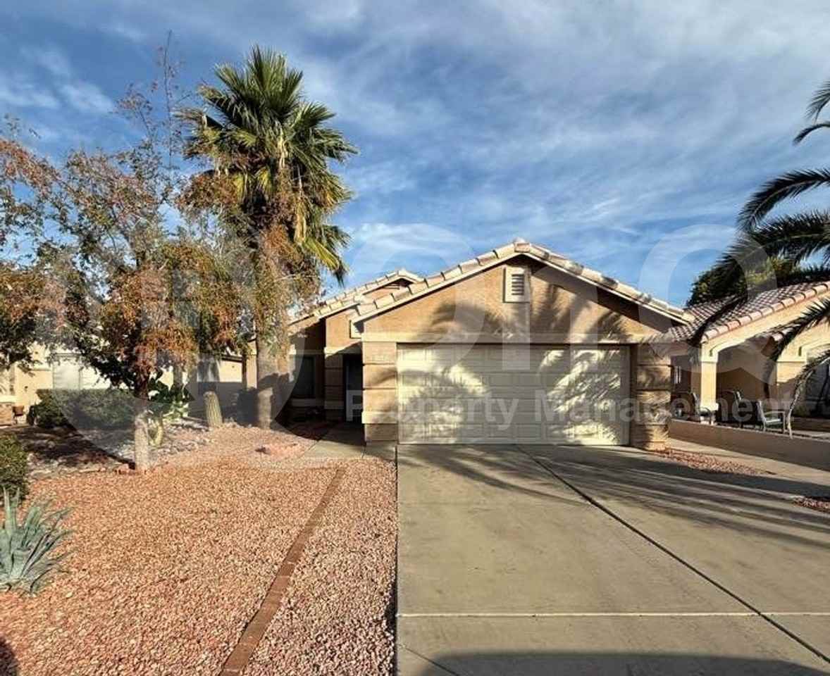 8556 W Sanna St - Photo 2 of 24