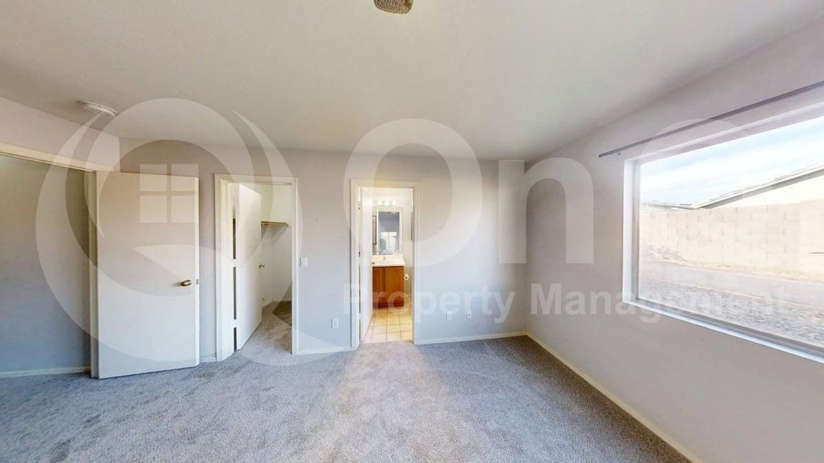 8556 W Sanna St - Photo 6 of 24