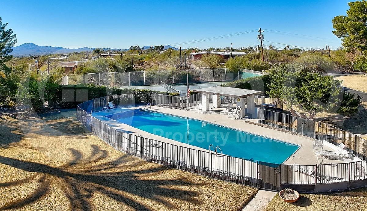 747 W Las Lomitas Rd - Photo 2 of 4