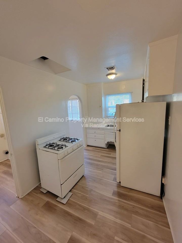 5756 Pickering Ave - Photo 2 of 21