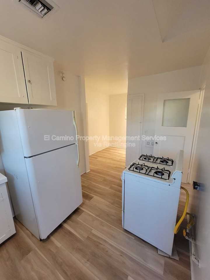 5756 Pickering Ave - Photo 3 of 21