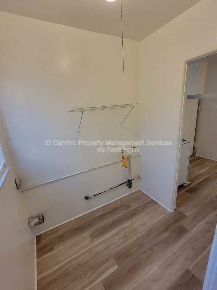 5756 Pickering Ave - Photo 4 of 21