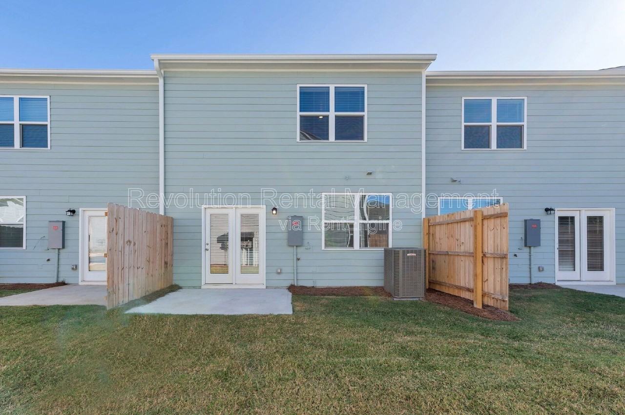 205 Fenchurch Way - Photo 2 of 15