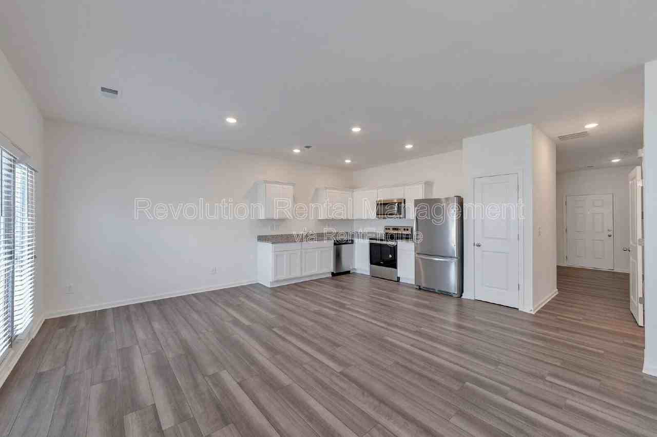 205 Fenchurch Way - Photo 4 of 15