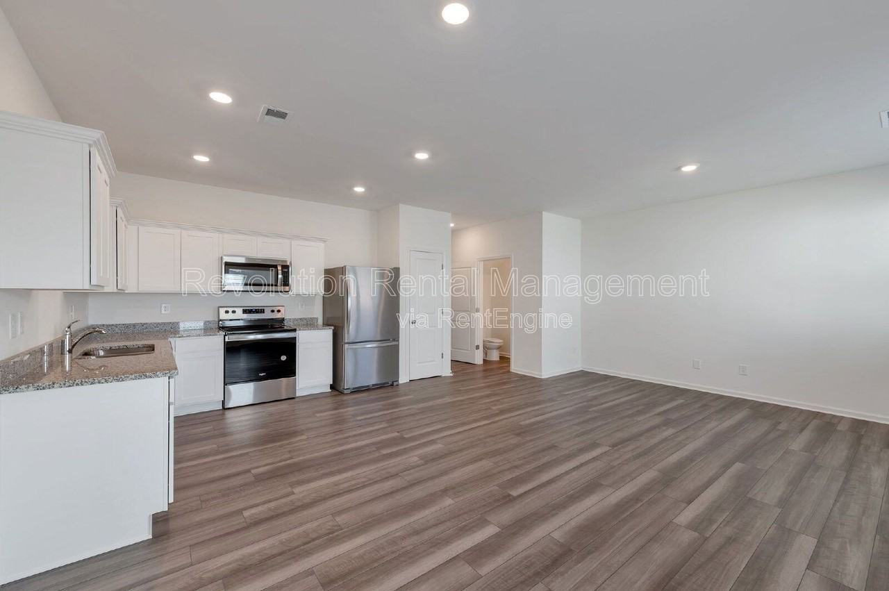 205 Fenchurch Way - Photo 5 of 15