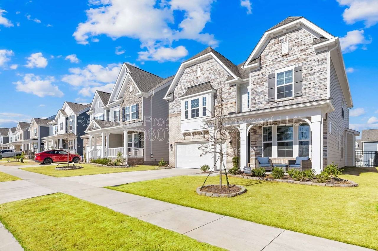 104 Winterberry St - Photo 2 of 42