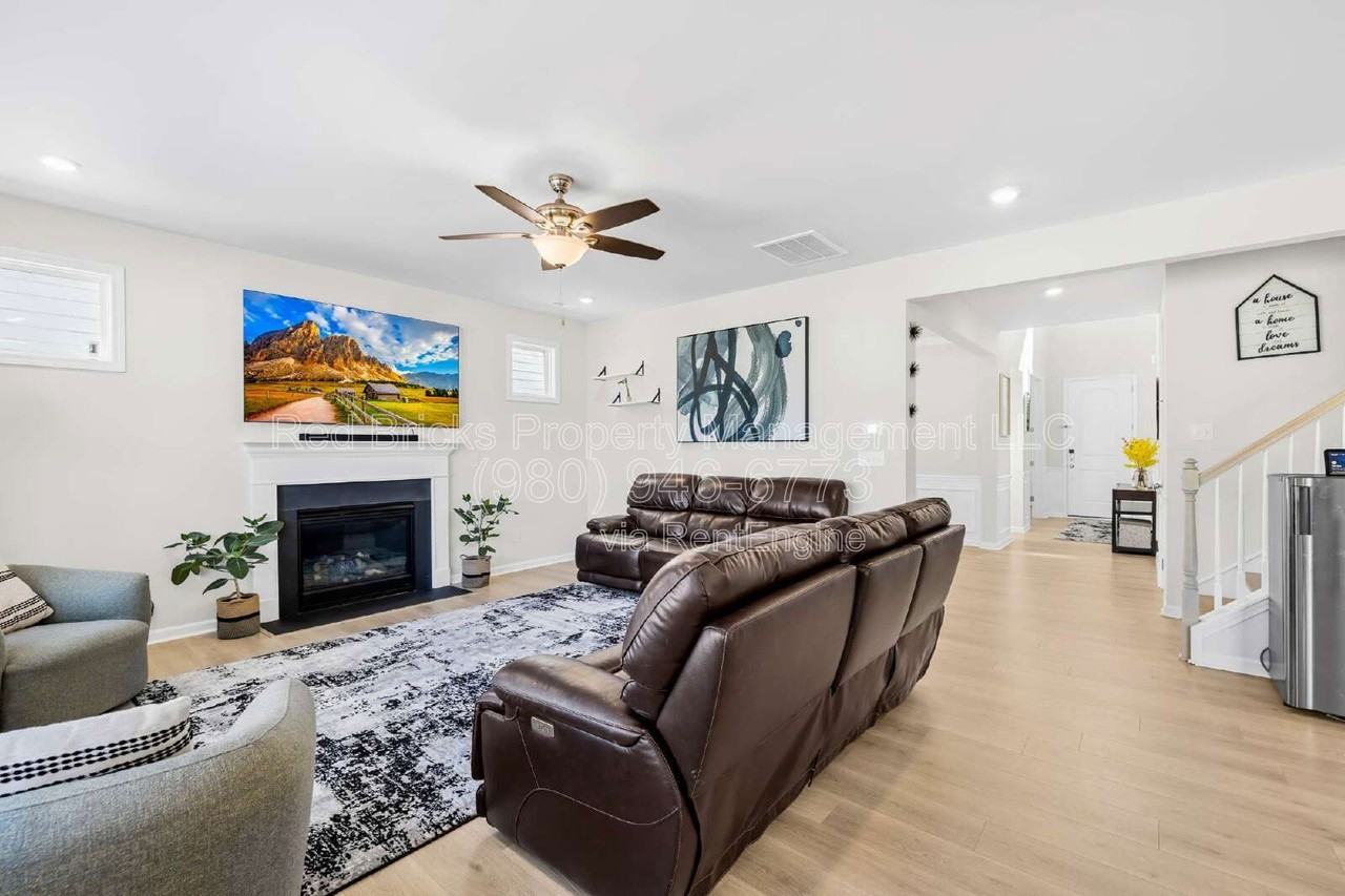 104 Winterberry St - Photo 5 of 42